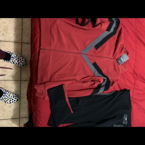 Women’s 2 piece athleisure - Picture 2 of 5